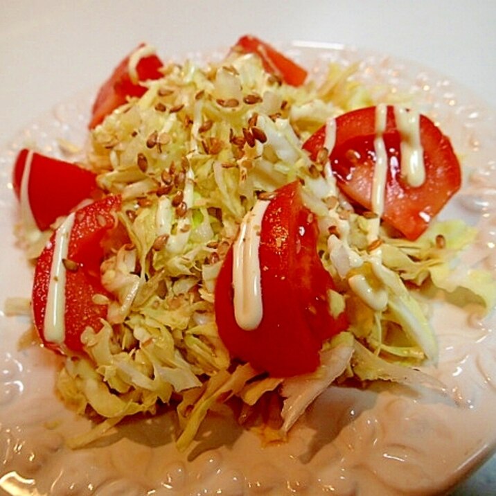 麺つゆ・マヨ・亜麻仁で　春キャベツとトマトのサラダ